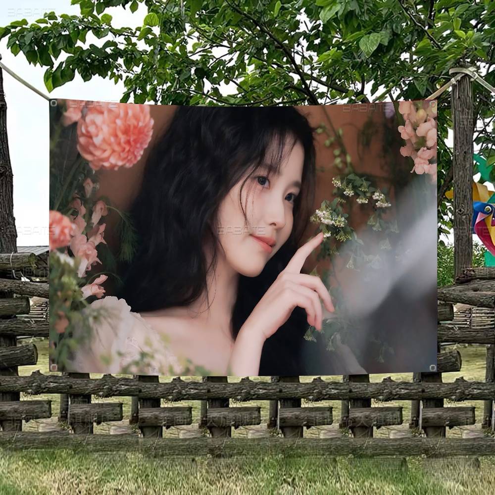 Korean singer IUs Advanced Pri - Commercial Printing Company recension och pris